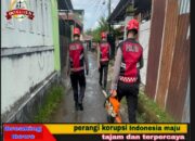 Cuaca Buruk Sebabkan Pohon Tumbang, Perintis Presisi Polres Gowa Lakukan Evakuasi