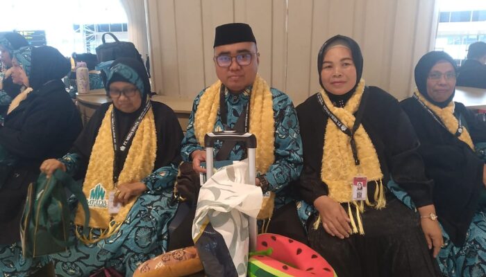 Travel Meida Wisata Manager Haji Akbar Berangkatkan 127 Jamaah Umrah