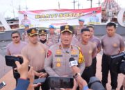 Menyikapi Instruksi Presiden, Polda Sulsel Bersama Polres Pelabuhan dan Polrestabes Makassar Bersihkan Pantai Losari