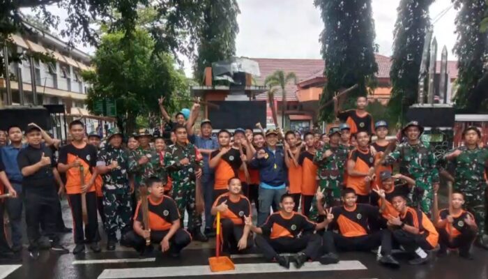 Tindak Lanjut Instruksi Presiden, TNI AD Khususnya Koramil 02 Kecamatan Tallo Berkolaborasi dengan SMK Negeri 5 Makassar Nyatakan Perang terhadap Sampah