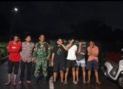 Babinsa dan Bhabinkamtibmas Kelurahan Bunga Ejaberu Kecamatan Tallo Kompak Bersama Warga dalam Pengamanan Bulan Suci Ramadhan