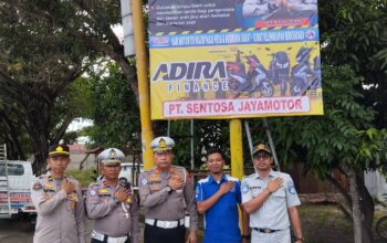 Cegah Lakalantas, Satlantas Polres Jeneponto Pasang Baliho di Jalan Pahlawan, Arungkeke.