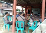 Kapolsek Sabbangparu Melayat ke Rumah Duka Korban Tersambar Petir, Ingatkan Warga Utamakan Keselamatan*