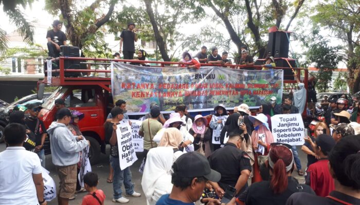 PKL Pasar Kalimbu Unjuk Rasa di DPRD Makassar, Tolak Relokasi ke Terminal Malengkeri
